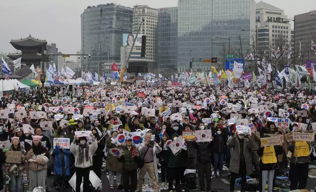 FILE - Protesters stage a rally calling for impeached South Korean President Yoon Suk Yeol to step down in Seoul, South Korea on March 1, 2025. (AP Photo/Ahn Young-joon, File)