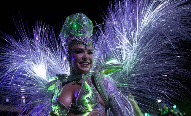 Drum queen Fabiola de Andrade from the Mocidade samba school smiles during Carnival celebrations at the Sambadrome in Rio de Janeiro, Tuesday, March 4, 2025. (AP Photo/Bruna Prado)