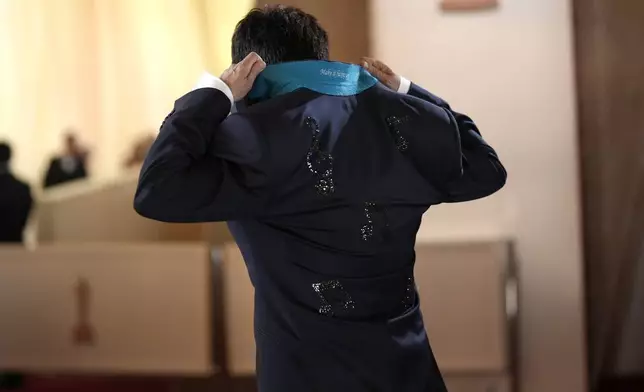 EDS NOTE: OBSCENITY - Diane Warren arrives at the Oscars on Sunday, March 2, 2025, at the Dolby Theatre in Los Angeles. (AP Photo/John Locher)