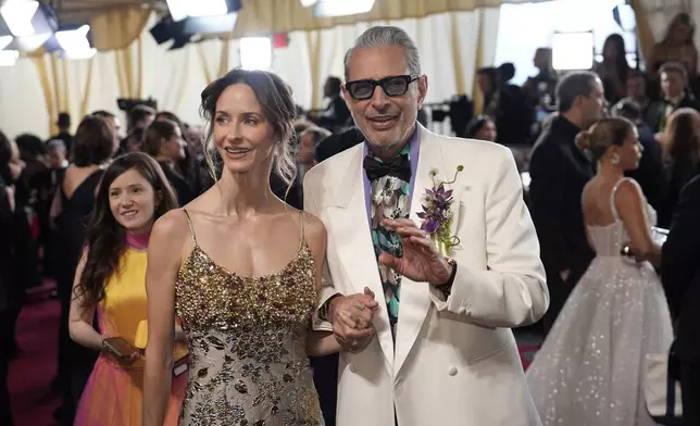 Emilie Livingston, left, and Jeff Goldblum arrive at the Oscars on Sunday, March 2, 2025, at the Dolby Theatre in Los Angeles. (AP Photo/John Locher)