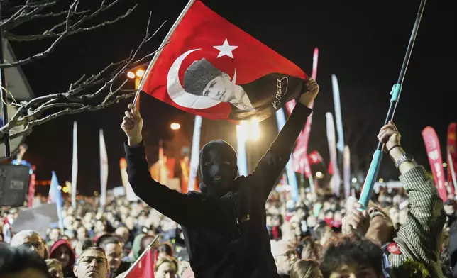 Protesters shout slogans during a protest after Istanbul's Mayor Ekrem Imamoglu was arrested and sent to prison, in Istanbul, Turkey, Tuesday, March 25, 2025. (AP Photo/Francisco Seco)