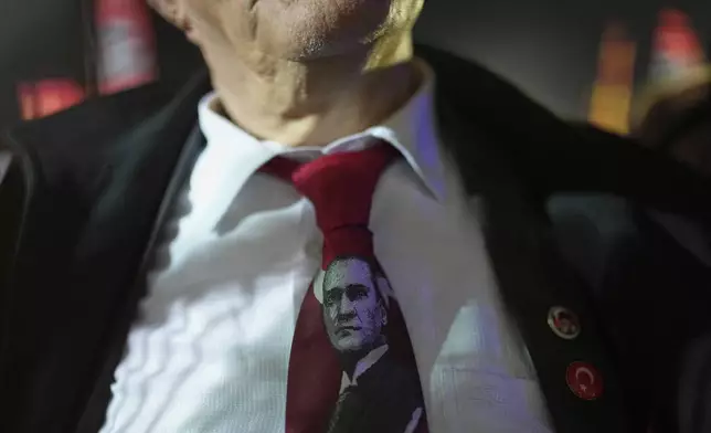 A protester wears a tie with a portrait of Turkey's founder Mustafa Kemal Ataturk during a protest after Istanbul's Mayor Ekrem Imamoglu was arrested and sent to prison, in Istanbul, Turkey, Tuesday, March 25, 2025. (AP Photo/Francisco Seco)