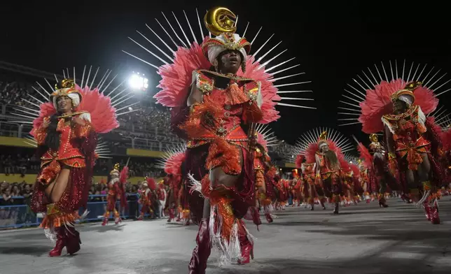 Performers from the Unidos de Padre Miguel samba school dance during Carnival celebrations at the Sambadrome in Rio de Janeiro, Sunday, March 2, 2025. (AP Photo/Silvia Izquierdo)