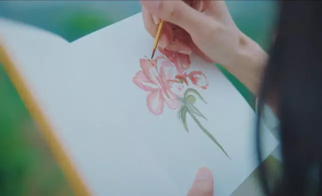 The film follows Eye’s moments of relaxation as she sketches gorgeous red azaleas and majestic views of the Shenzhen Wutong Mountain Scenic Area.