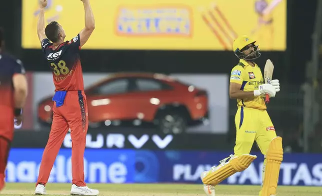 Royal Challengers Bengaluru's Josh Hazlewood, left, celebrates the dismissal of Chennai Super Kings' captain Ruturaj Gaikwad, right, during the Indian Premier League cricket match between Chennai Super Kings and Royal Challengers Bengaluru at M. A. Chidambaram Stadium in Chennai, India, Friday, March 28, 2025. (AP Photo/R. Parthibhan)
