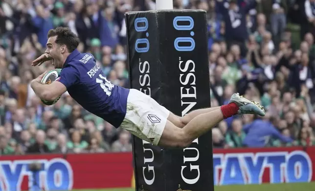 France's Damian Penaud runs to score a try during the Six Nations rugby union match between Ireland and France, at Aviva Stadium, Dublin, Ireland, Saturday, March 8, 2025. (Niall Carson/PA via AP)