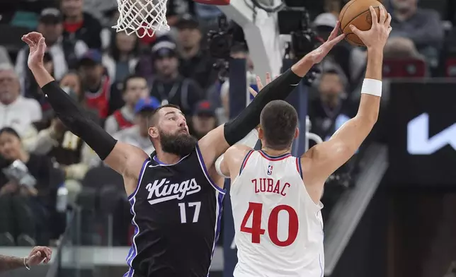 Los Angeles Clippers center Ivica Zubac, right, shoots as Sacramento Kings center Jonas Valanciunas defends during the first half of an NBA basketball game Sunday, March 9, 2025, in Inglewood, Calif. (AP Photo/Mark J. Terrill)
