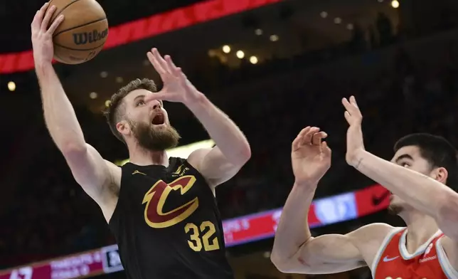 Cleveland Cavaliers forward Dean Wade (32) shoots against Memphis Grizzlies center Zach Edey in the first half of an NBA basketball game Friday, March 14, 2025, in Memphis, Tenn. (AP Photo/Brandon Dill)