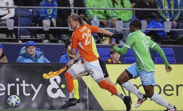 Houston Dynamo midfielder Griffin Dorsey gets ahead of Seattle Sounders defender Jon Bell, right, as he presses towards the goal during the first half of an MLS soccer match Saturday, March 22, 2025, in Seattle. (AP Photo/Lindsey Wasson)
