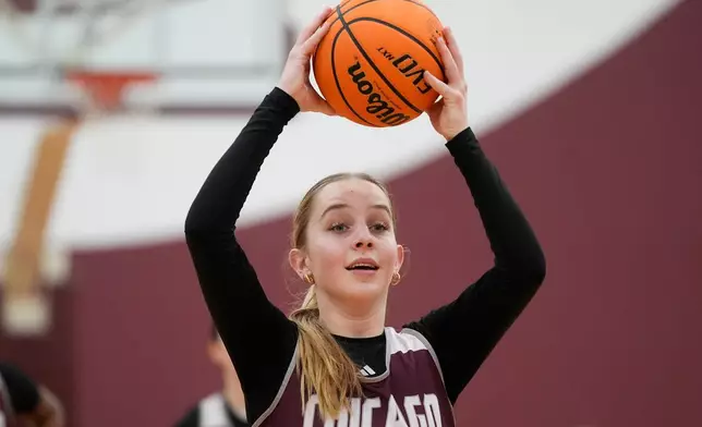 University of Chicago freshman Annabelle Spotts, one of six women from Kobe Bryant’s Mamba Academy going through their first experience with college basketball, works out during NCAA college basketball practice, Friday, Feb. 28, 2025, in Chicago. (AP Photo/Erin Hooley)
