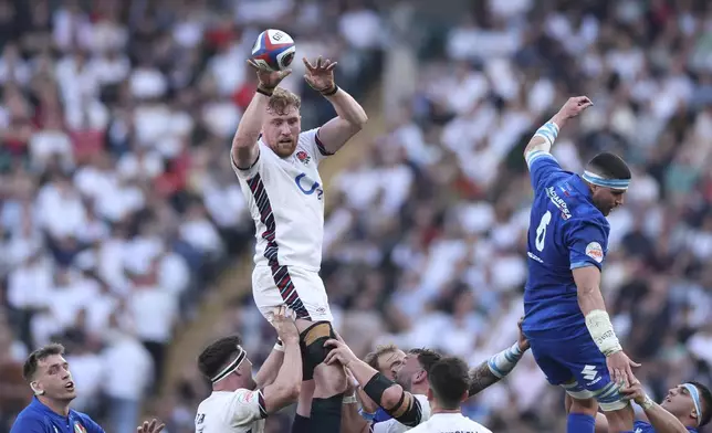 England's Ollie Chessum palms the ball down in a line out during the Six Nations rugby match between England and Italy at Twickenham stadium in London, Sunday, March 9, 2025. (AP Photo/Ian Walton)