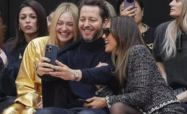 Dakota Fanning, from left, Derek Blasberg, and Jessica Alba attend the Chanel Fall/Winter 2025-2026 Womenswear collection presented Tuesday, March 11, 2025. in Paris. (Photo by Scott A Garfitt/Invision/AP)