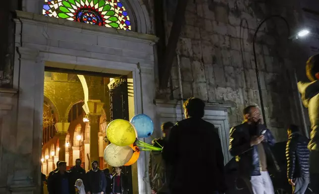 FILE.- Worshippers exit the Umayyad Mosque after prayers on the first day of the Muslim holy month of Ramadan in Damascus, Syria, Saturday March 1, 2025.(AP Photo/Omar Sanadiki,File)