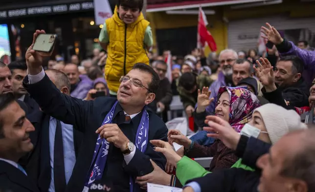 FILE.- Istanbul Mayor and Republican People's Party, or CHP, candidate Ekrem Imamoglu take photographs with supporters during a campaign rally in Istanbul, Turkey, Thursday, March 21, 2024.(AP Photo/Francisco Seco, File)