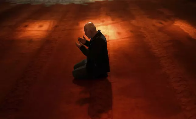 A Muslim worshipper prays on the first day of the Muslim holy month of Ramadan at Yeni mosque in Istanbul, Turkey, Saturday, March 1, 2025. (AP Photo/Francisco Seco)