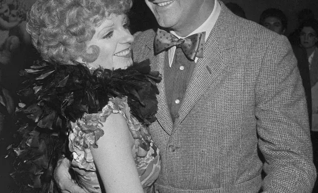 FILE - Liza Minnelli and Gene Hackman dance at the University Club, Wednesday, June 26, 1975, in Mexico City, where they are filming the movie "Lucky Lady." (AP Photo/Hem, File)