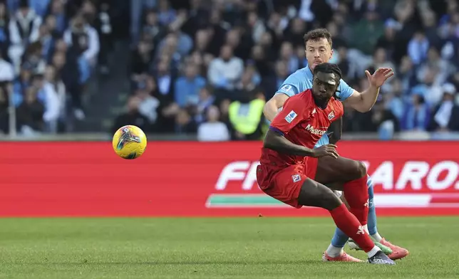 Fiorentina's Moise Kean, front, and Napoli's Amir Rrahmani in action during the Serie A soccer match between Napoli and Fiorentina at the Diego Armando Maradona Stadium in Naples, Italy, Sunday March 9, 2025. (Alessandro Garofalo/LaPresse via AP)