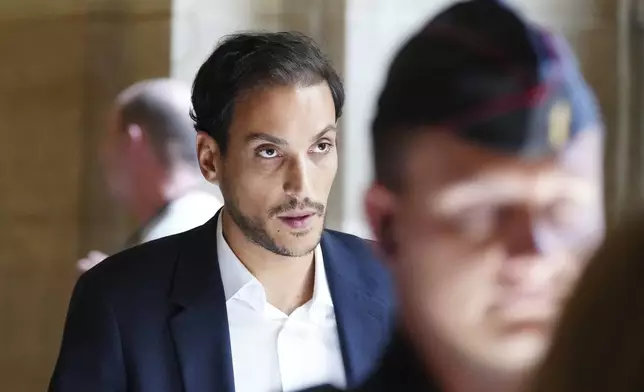 Defendant in the 2016 armed robbery of Kim Kardashian Gary Madar arrives at the palace of justice Monday, April 28, 2025 in Paris. (AP Photo/Aurelien Morissard)