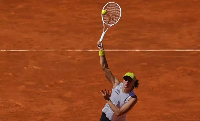 Poland's Iga Swiatek returns the ball against Alexandra Eala of Philippines during the Madrid Open tennis tournament in Madrid, Spain, Thursday, April 24, 2025. (AP Photo/Manu Fernandez)