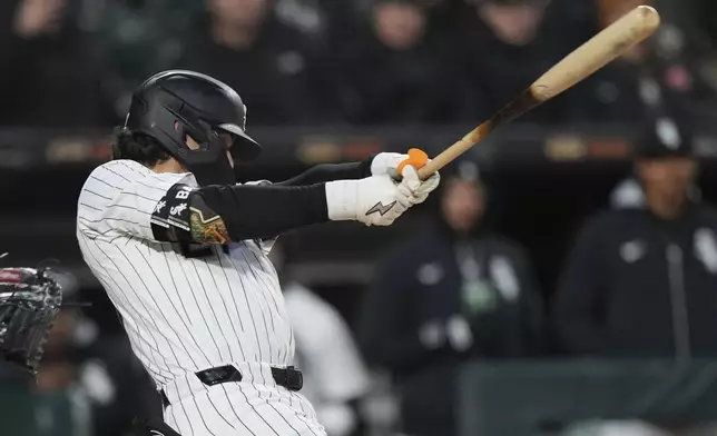 Chicago White Sox's Brooks Baldwin hits a one-run single during the second inning of a baseball game against the Minnesota Twins in Chicago, Tuesday, April 1, 2025. (AP Photo/Nam Y. Huh)