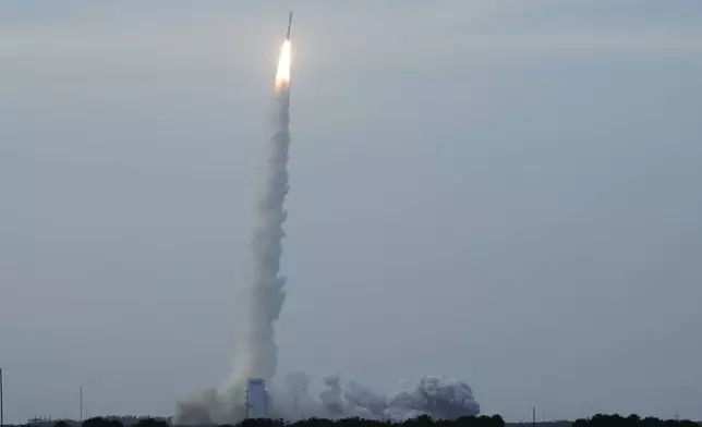 A United Launch Alliance Atlas V rocket with a payload of Amazon's Project Kuiper internet satellites lifts off from Launch Complex 41 at the Cape Canaveral Space Force Station, Monday, April 28, 2025, in Cape Canaveral, Fla. (AP Photo/John Raoux)