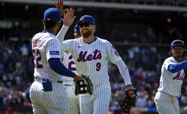 New York Mets Brandon Nimmo (9) celebrates his leaping catch against the St. Louis Cardinals during Cardinals' Jordan Walker's ball, resulting in Walker flying out during the sixth inning of a baseball game, Sunday, April 20, 2025, in New York. (AP Photo/Angelina Katsanis)