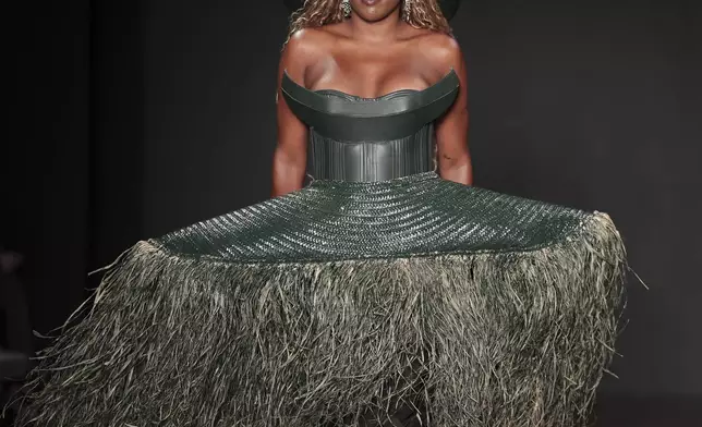 Brazilian singer Majur wears a creation from the Dendezeiro collection during Sao Paulo Fashion Week, in Sao Paulo, Thursday, April 10, 2025. (AP Photo/Ettore Chiereguini)