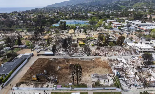 The land, center, where Community United Methodist Church of the Pacific Palisades once stood, Friday, April 18, 2025, in the Pacific Palisades area of Los Angeles. (AP Photo/William Liang)