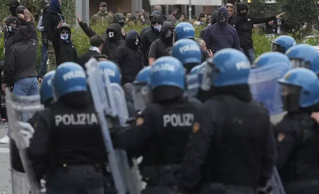 Lazio fans clash with Italian Policemen in riot gear outside the olympic stadium prior to the start of the Italian Serie A soccer match between Lazio and Roma in Rome, Sunday, April 13, 2025. (AP Photo/Gregorio Borgia)