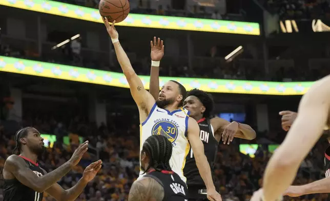 Golden State Warriors guard Stephen Curry (30) shoots against the Houston Rockets during the first half of Game 3 of an NBA basketball first-round playoff series in San Francisco, Saturday, April 26, 2025. (AP Photo/Jeff Chiu)