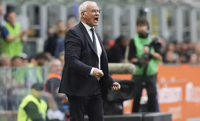 Roma's head coach Claudio Ranieri reacts during the Serie A soccer match between Inter Milan and Roma at the San Siro Stadium, in Milan, Italy, Sunday, April 27, 2025. (AP Photo/Antonio Calanni)