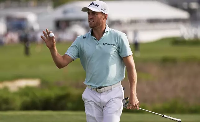 Justin Thomas waves to the gallery after making a putt on the 18th hole during the final round of the RBC Heritage golf tournament, Sunday, April 20, 2025, in Hilton Head Island, S.C. (AP Photo/Mike Stewart)