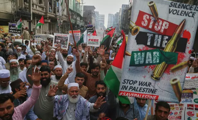 Traders hold a demonstration against Israeli airstrikes and to show solidarity with Palestinian people living in Gaza, in Peshawar, Pakistan Friday, April 18, 2025. (AP Photo/Muhammad Sajjad)