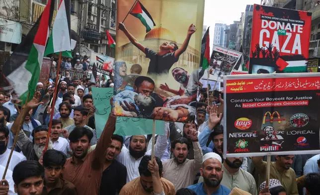 Traders hold a demonstration against Israeli airstrikes and to show solidarity with Palestinian people living in Gaza, in Peshawar, Pakistan Friday, April 18, 2025. (AP Photo/Muhammad Sajjad)