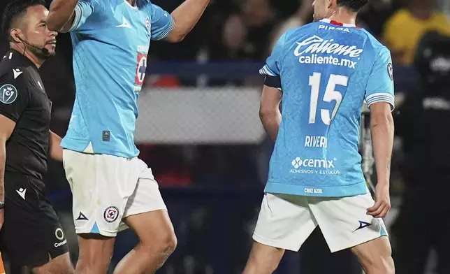 Angel Sepulveda of Mexico's Cruz Azul, left, celebrates scoring his side's 2nd goal against Mexico's America during a CONCACAF Champions Cup second leg quarterfinal soccer match in Mexico City, Tuesday, April 8, 2025. (AP Photo/Eduardo Verdugo)