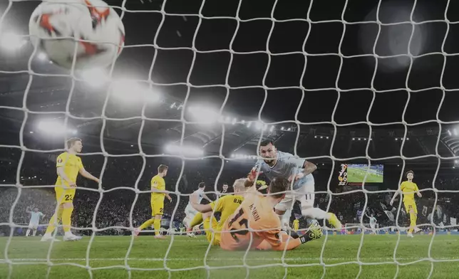 Lazio's Taty Castellanos scoresduring the Europe League quarter final second leg match between Lazio and Bodo Glimt in Rome, Italy, Thursday, April 17, 2025. (AP Photo/Alessandra Tarantino)