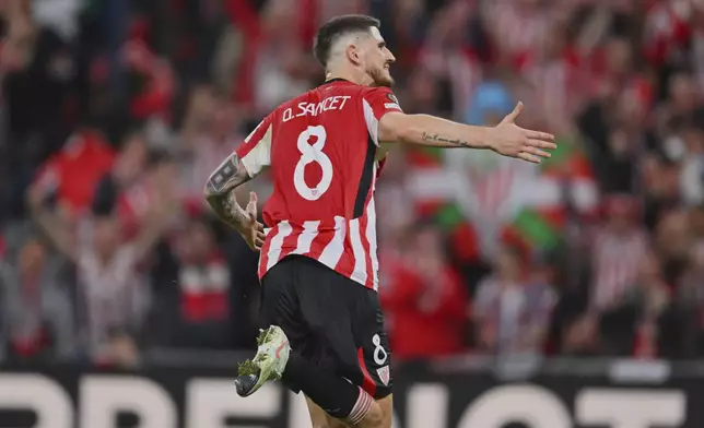 Athletic Bilbao's Oihan Sancet celebrates after scoring the opening goal with a penalty kick during the Europa League quarter final second leg soccer match between Athletic Bilbao and Glasgow Rangers in Bilbao, Spain, Thursday, April 17, 2025. (AP Photo/Miguel Oses)