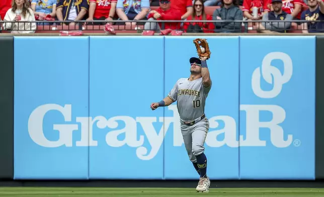 Milwaukee Brewers' Sal Frelick catches a fly ball hit by St. Louis Cardinals' Nolan Arenado during the fourth inning of a baseball game Saturday, April 26, 2025, in St. Louis. (AP Photo/Scott Kane)