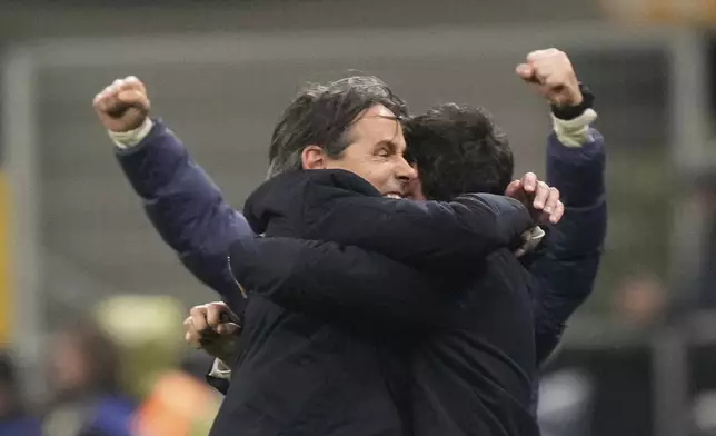 Inter Milan's head coach Simone Inzaghi celebrates at the end of the Champions League quarterfinal second leg soccer match between Inter Milan and Bayern Munich at the San Siro stadium in Milan, Italy, Wednesday, April 16, 2025. (AP Photo/Luca Bruno)