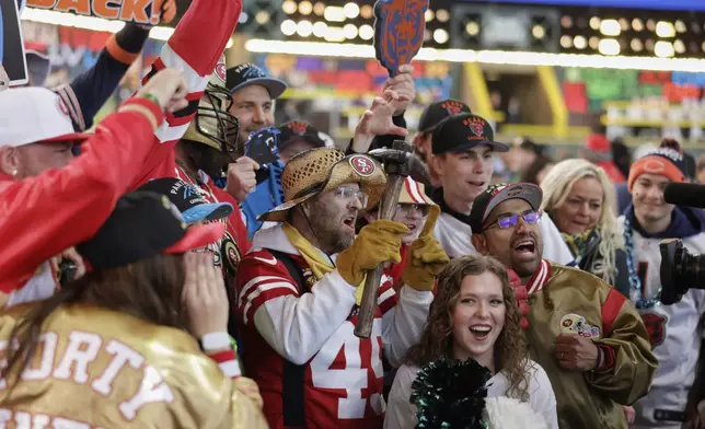 San Francisco 49ers and Chicago Bears fans cheer during the second round of the NFL football draft, Friday, April 25, 2025, in Green Bay, Wis. (AP Photo/Matt Ludtke)