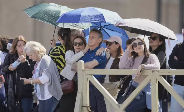 People line up to see the body of Pope Francis is in St. Peter's Basilica at the Vatican, Wednesday, April 23, 2025, where he will lie in state for three days. (AP Photo/Markus Schreiber)