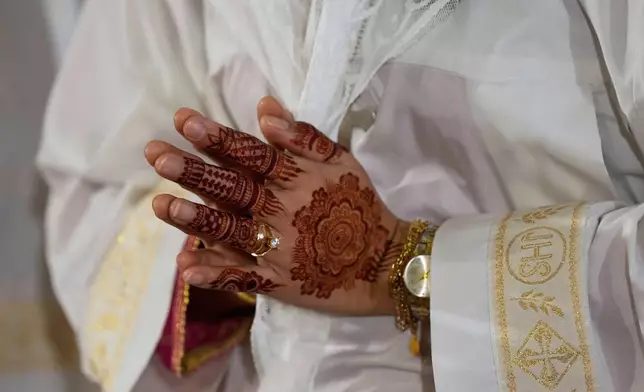 A Christian woman prays during midnight Easter Mass at St. Patrick's Cathedral Church, in Karachi, Pakistan, Sunday, April 20, 2025. (AP Photo/Fareed Khan)