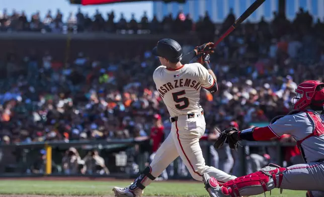 San Francisco Giants' Mike Yastrzemski hits a home run during the tenth inning of a baseball game to beat the Cincinnati Reds in San Francisco, Wednesday, April 9, 2025. (AP Photo/Nic Coury)