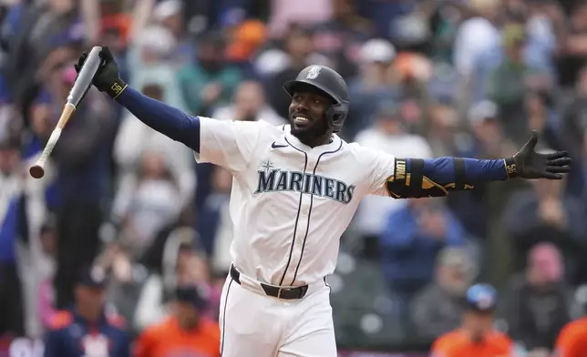 Seattle Mariners' Randy Arozarena reacts to being walked with the bases loaded to score teammate Julio Rodriguez during the ninth inning for a 7-6 win over the Houston Astros in a baseball game Wednesday, April 9, 2025, in Seattle. (AP Photo/Lindsey Wasson)
