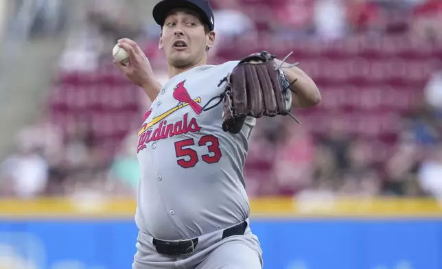St. Louis Cardinals' Andre Pallante delivers a pitch in the first inning of a baseball game against the Cincinnati Reds, Monday, April 28, 2025, in Cincinnati. (AP Photo/Kareem Elgazzar)