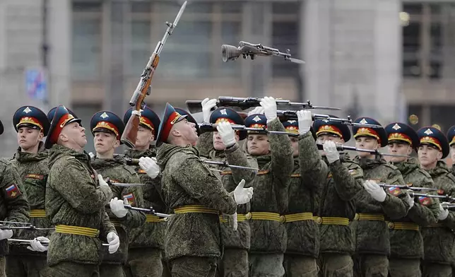 Honour guard soldiers perform with guns during a rehearsal for the Victory Day military parade, which will take place at Dvortsovaya (Palace) Square on May 9 to celebrate 80 years after the victory in World War II, in St. Petersburg, Russia, Tuesday, April 22, 2025. (AP Photo/Dmitri Lovetsky)