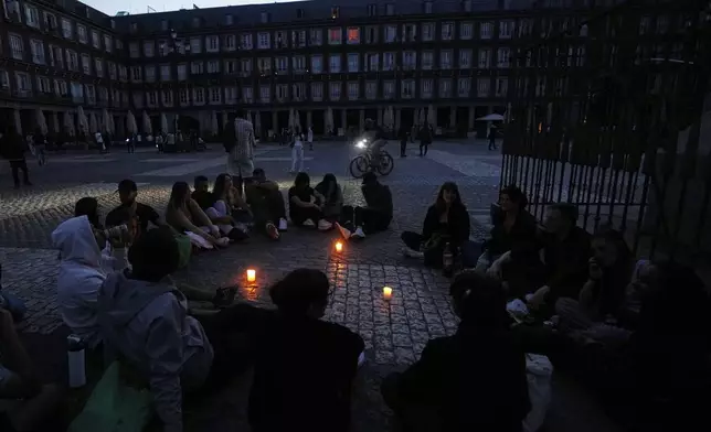 People gather in Plaza Mayor, downtown Madrid, during a major power outage, Monday, April 28, 2025. (AP Photo/Manu Fernandez)