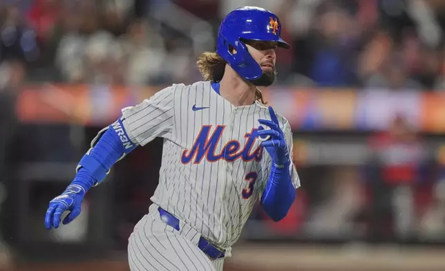 New York Mets' Jesse Winker runs for a single during the fourth inning of a baseball game against the Philadelphia Phillies Monday, April 21, 2025, in New York. (AP Photo/Frank Franklin II)