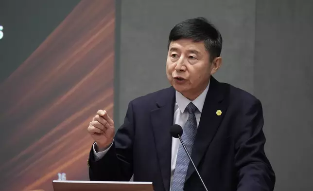 Civil Service College organises fourth seminar in Executive Series on Brokering North and South: China in a Multipolar World  Source: HKSAR Government Press Releases