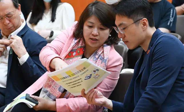 Health Bureau and Hospital Authority jointly organise first District Council briefing on fees and charges reform for public healthcare  Source: HKSAR Government Press Releases